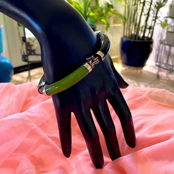 JADE AND BLACK ONYX BANGLE - Picture 1 of 5